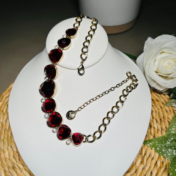 Glamorous Deep Red Colored Faceted Cabochon and Crystal Fashion Necklace - Picture 12 of 14